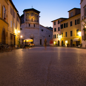 Italie, rue, nuit, lumière, Lucca