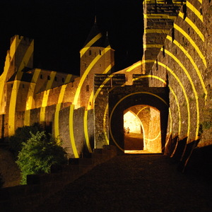 Cité Médiévale de Carcassonne. Felice Varini. Cercles Concentriques. Excentrique.