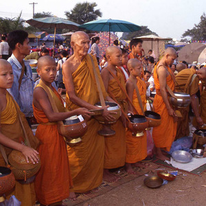 Laos, offrande, moine