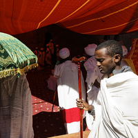 Priere à Lalibela, Ethiopie