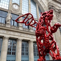 sculpture Gare du nord rouge